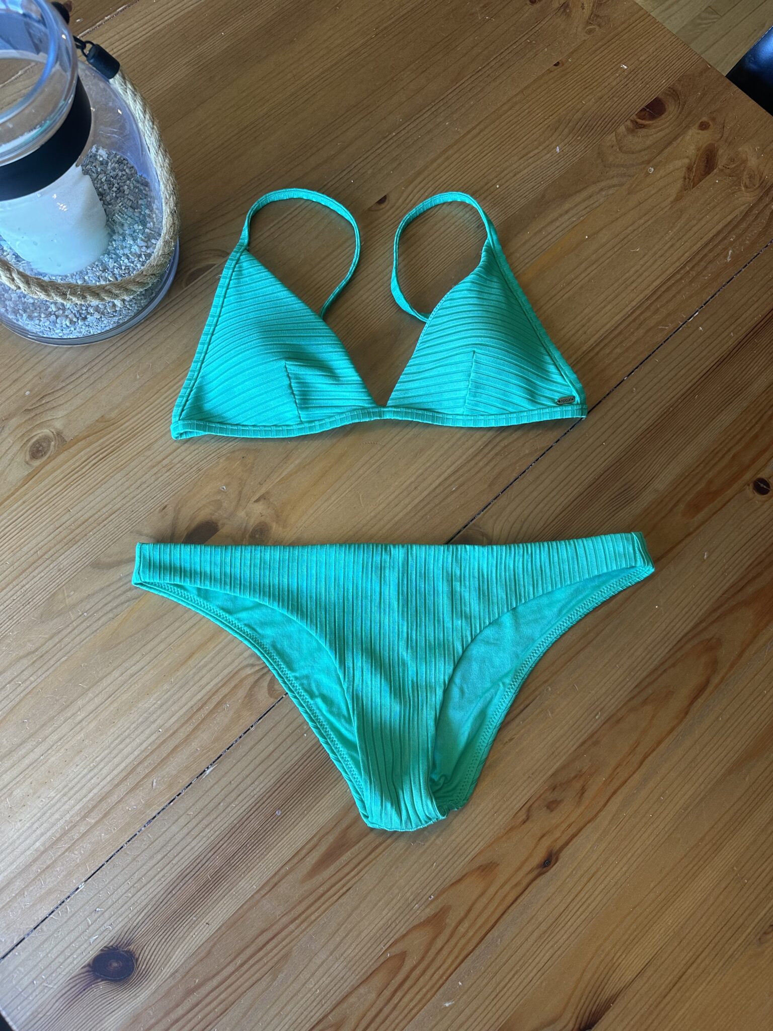 Featured image for Bikini triangle vert