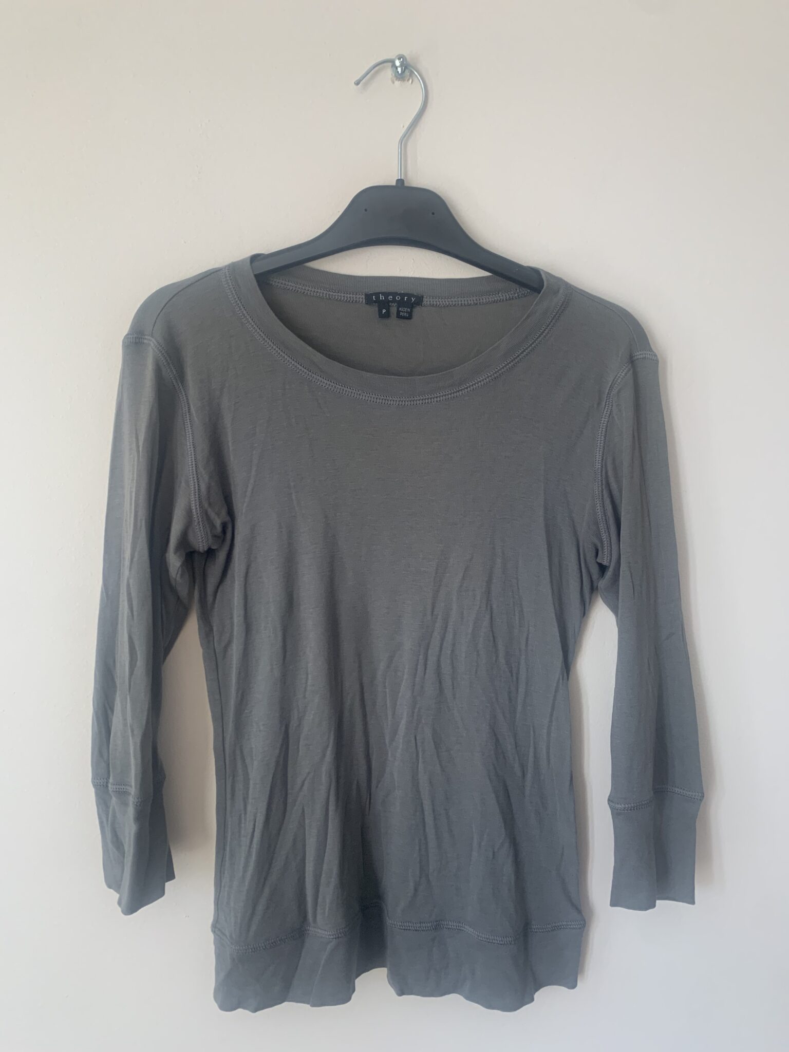 Featured image for Chandail Theory taille XS Style Aritzia