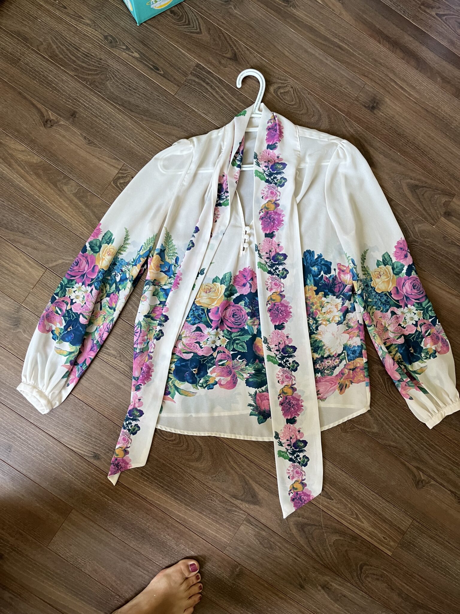 Featured image for Chemise avec ruban au cou