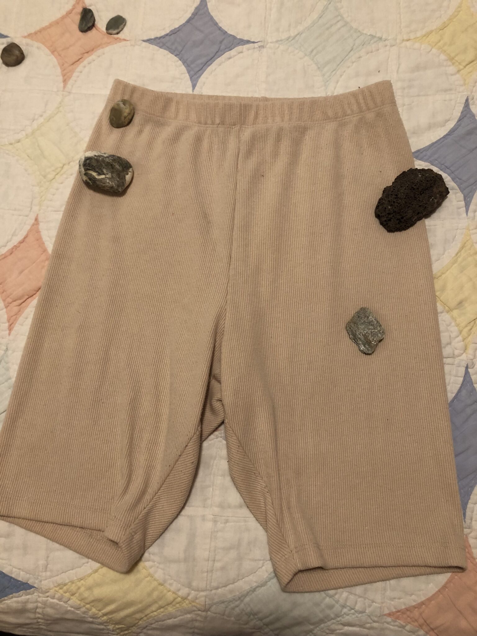 Featured image for Womance Biker short beige, tissu tout doux! « Vrai médium »