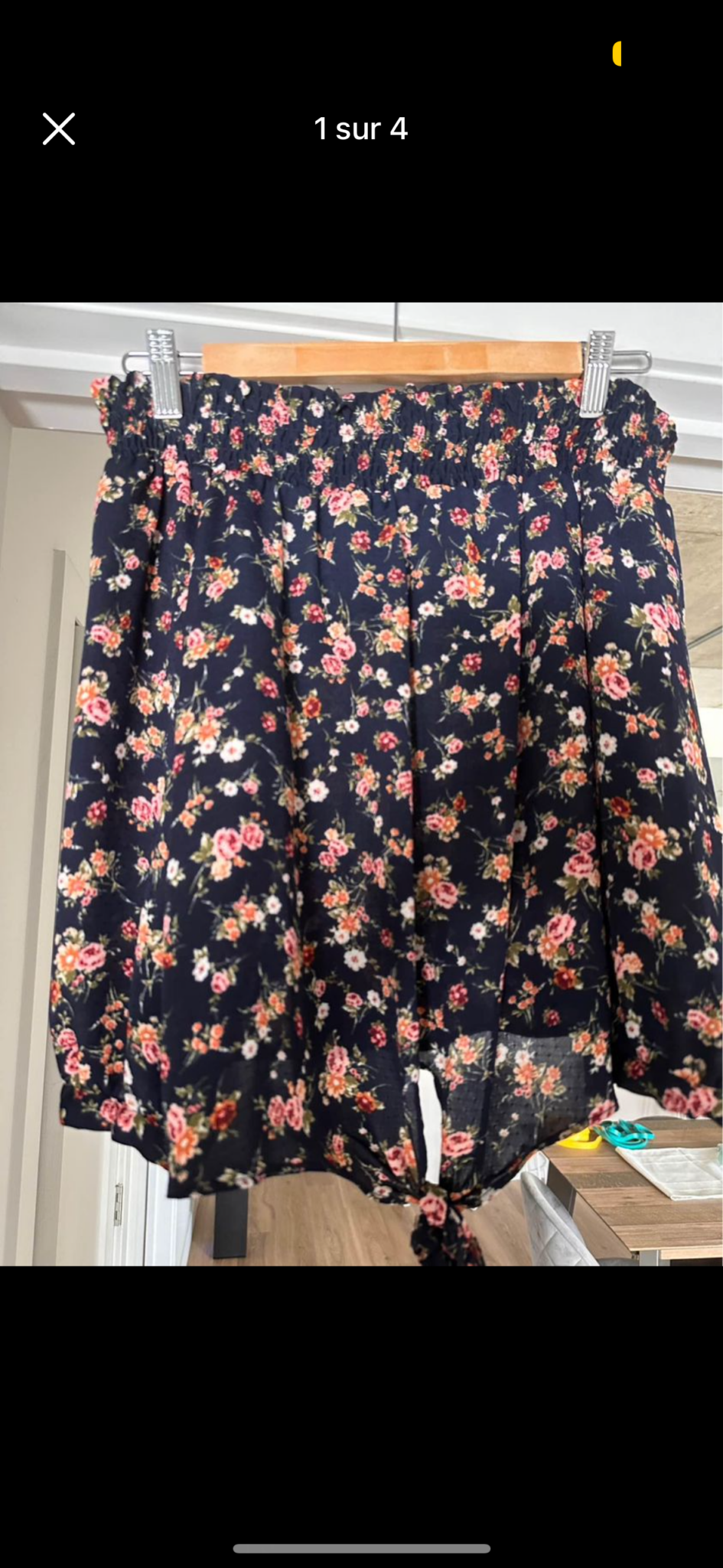Featured image for Chemise 👔 off shoulder pour femmes NEUVE super cute et légère parfaite pour l’été ☀️ avec super beau design de fleurs 🌺 et petit noeud à l’avant super joli