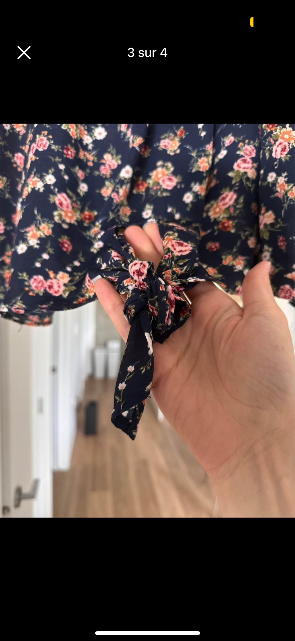 Image for Chemise 👔 off shoulder pour femmes NEUVE super cute et légère parfaite pour l’été ☀️ avec super beau design de fleurs 🌺 et petit noeud à l’avant super joli