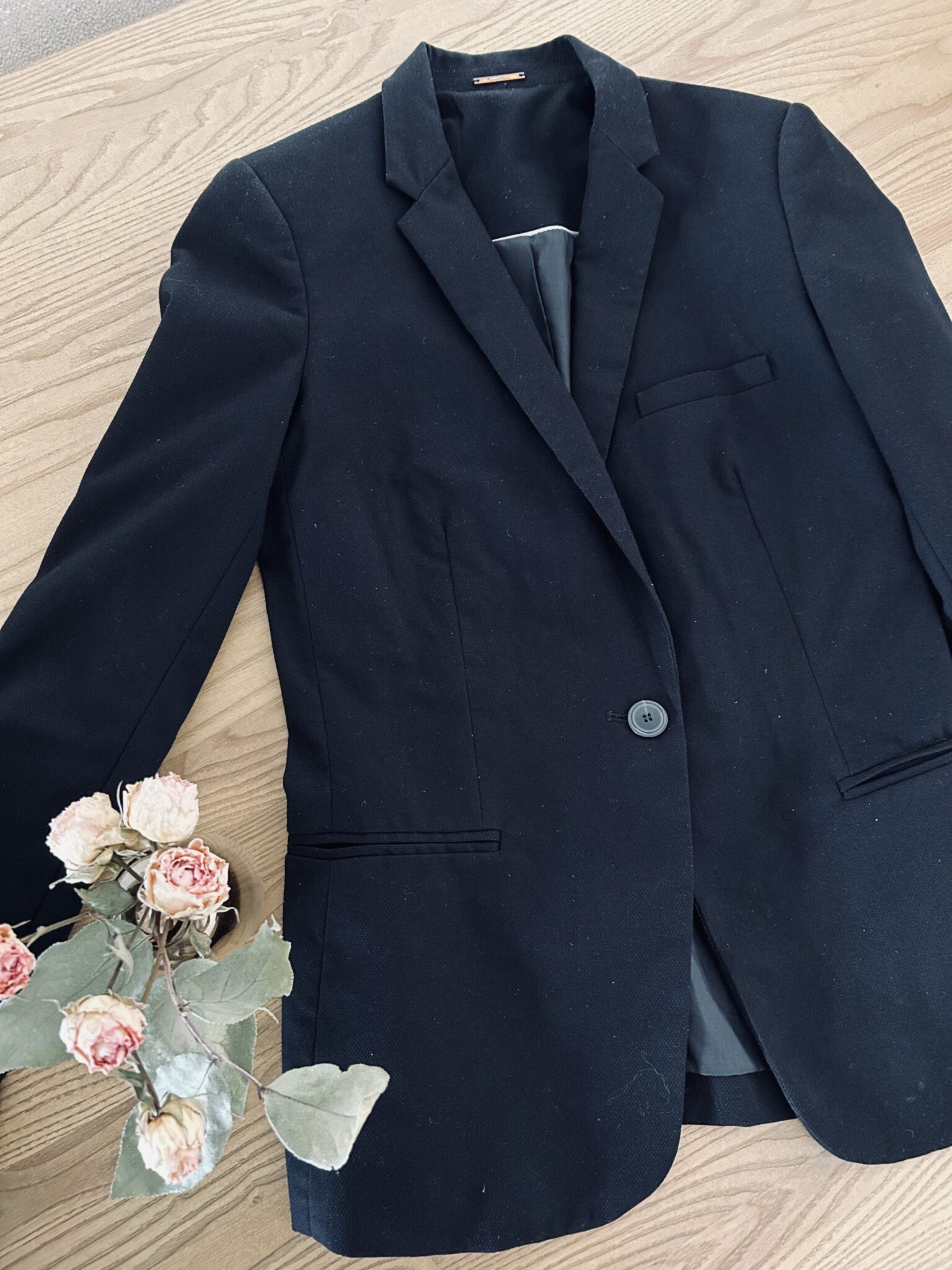 Featured image for Slim-fit black blazer Mango Suits