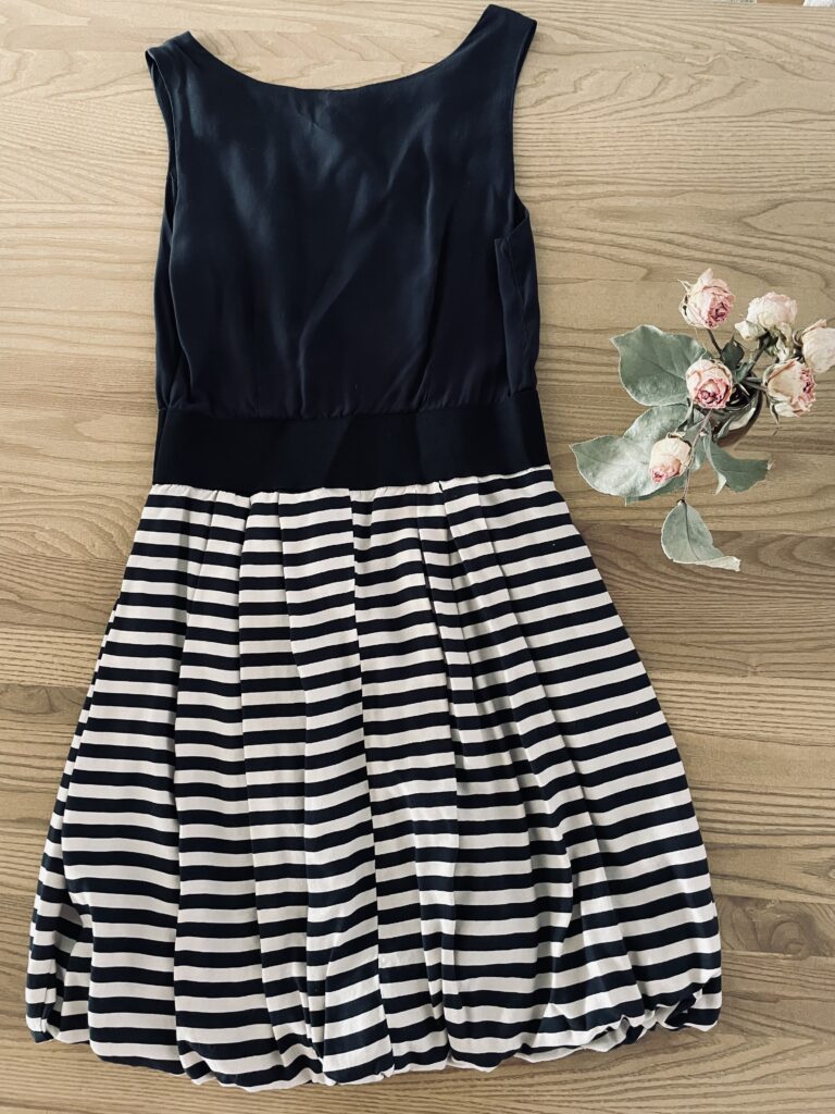 Image for Fitted dress with elastic waist