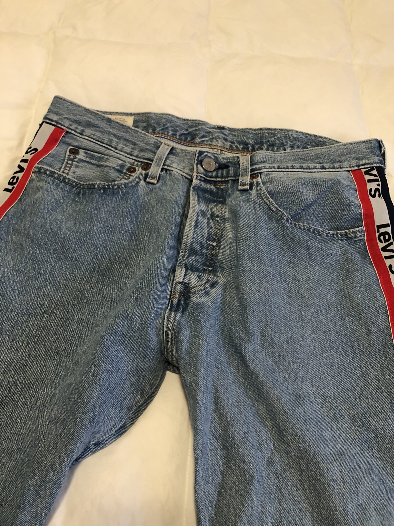 Featured image for 🫶 Lévis jeans with stripes 🎡 size 32 (8-10 years), medium-pale blue