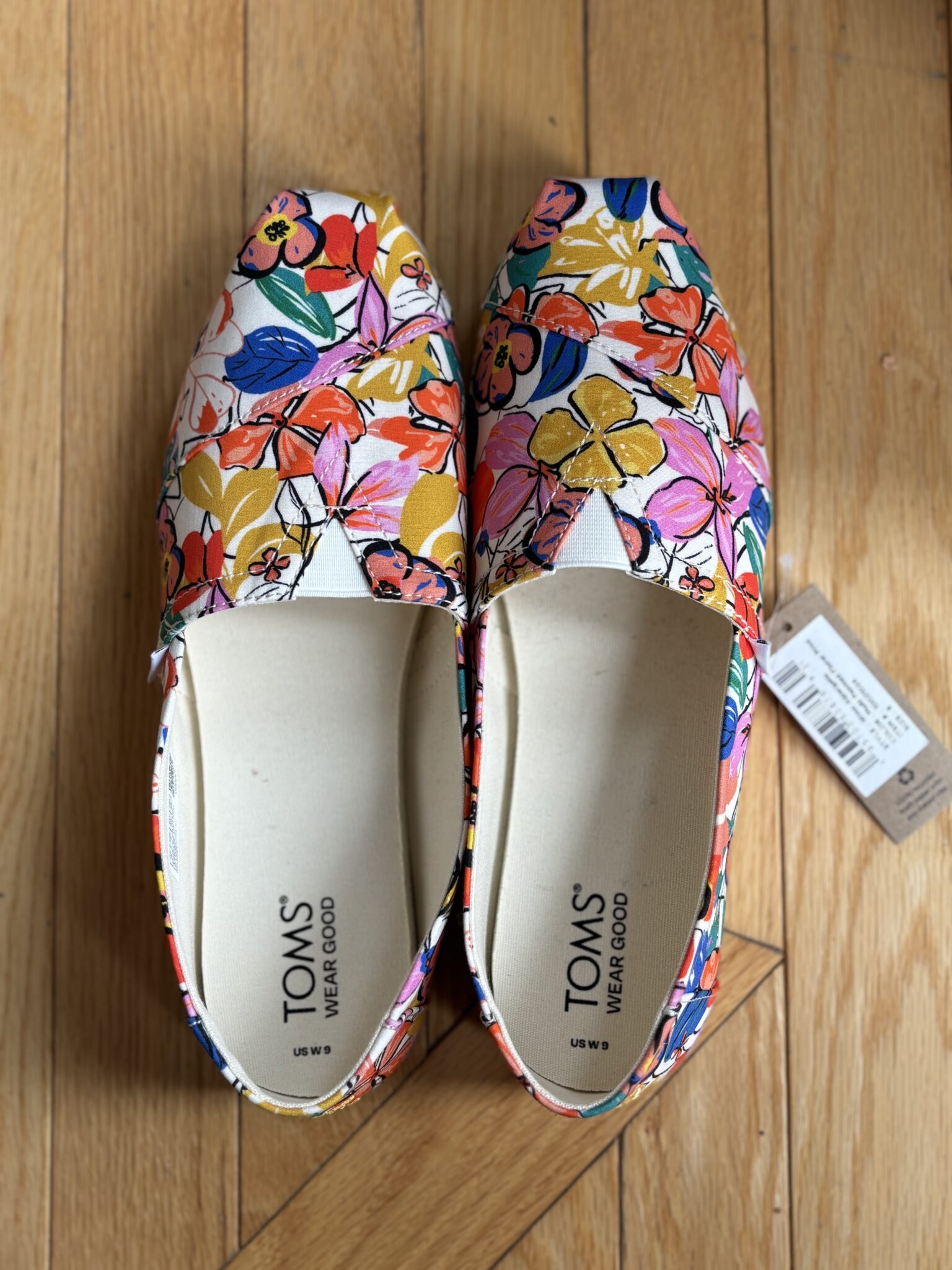 Featured image for Chaussons TOMS fleuris