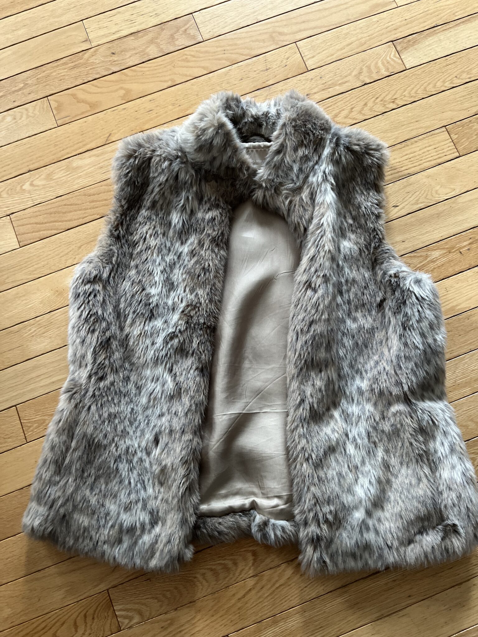 Featured image for Veste sans manche en fausse fourrure