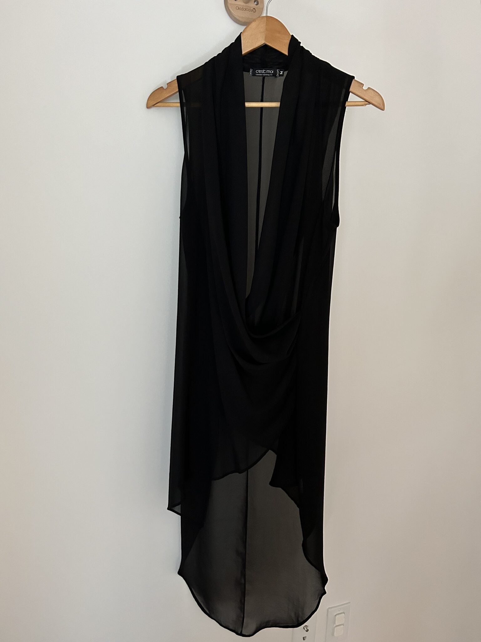 Featured image for Tunique sans manches noire