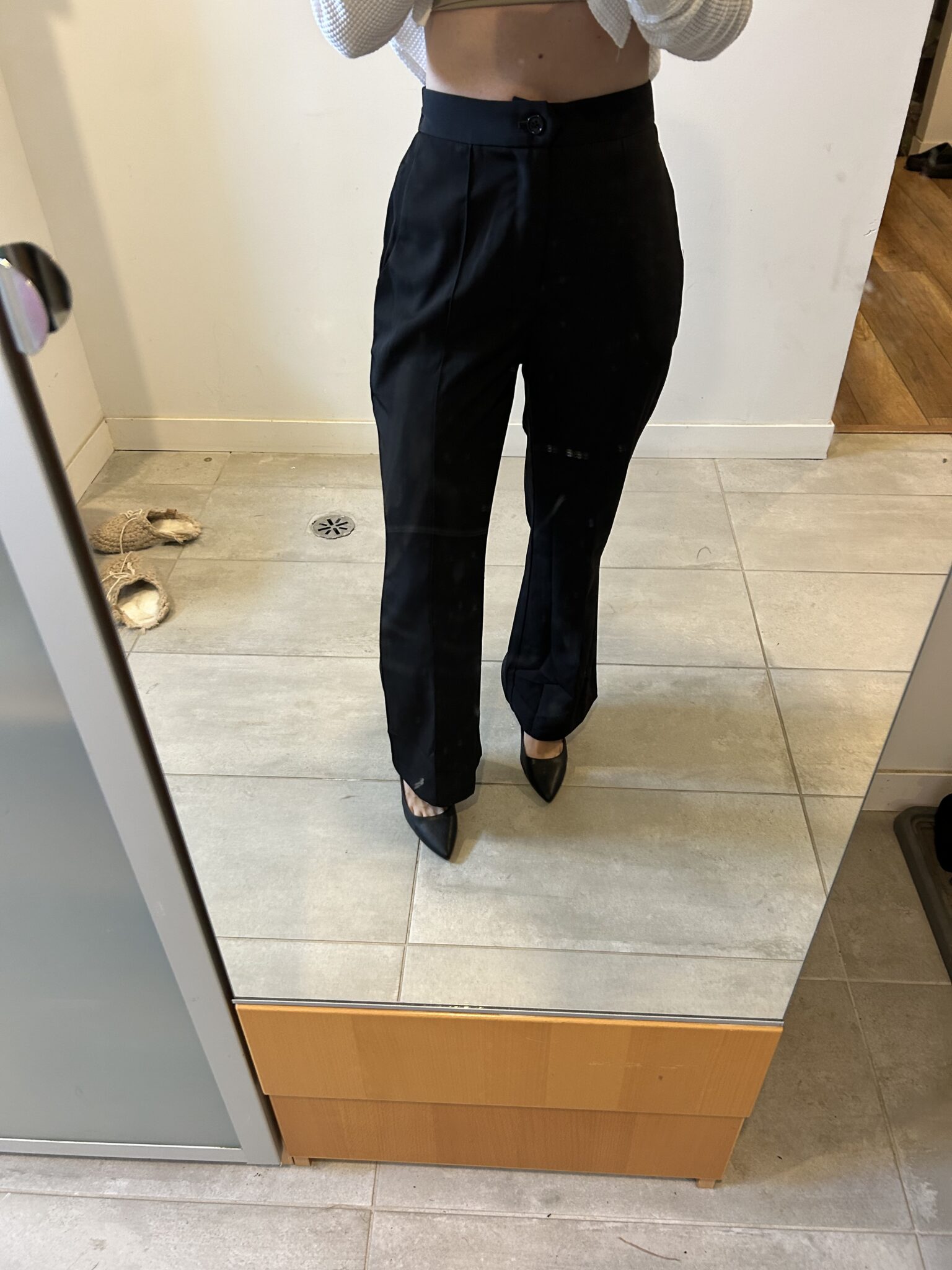 Featured image for Pantalon noir jambes larges