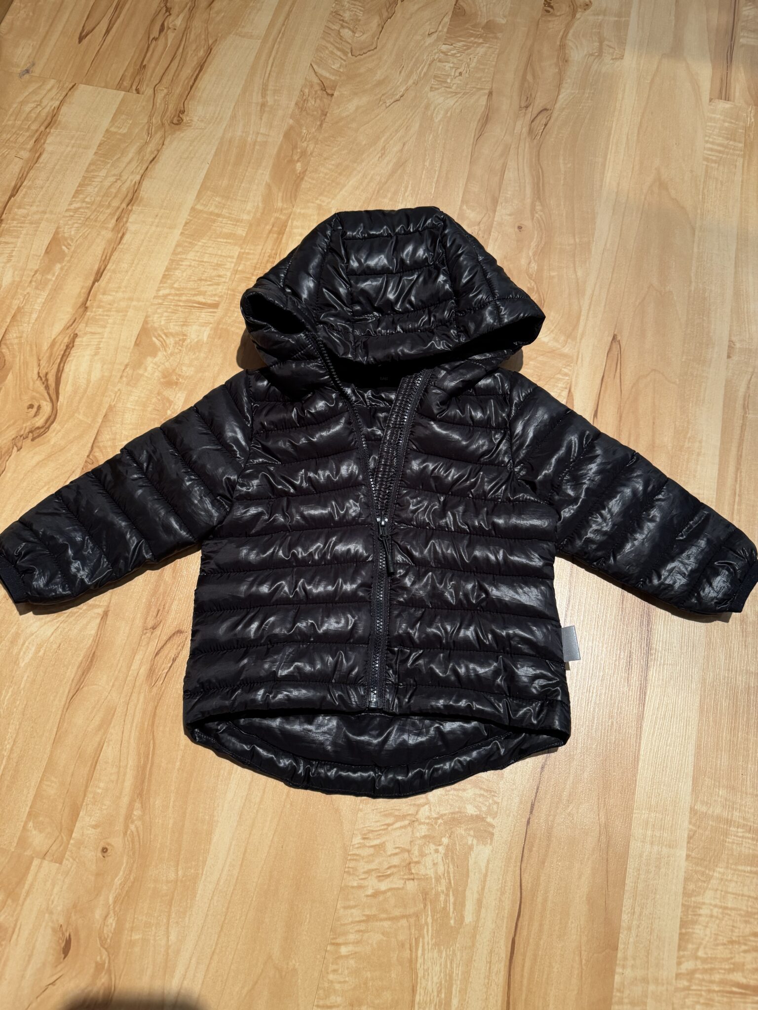 Featured image for 9 mois - Manteau noir pour bébé