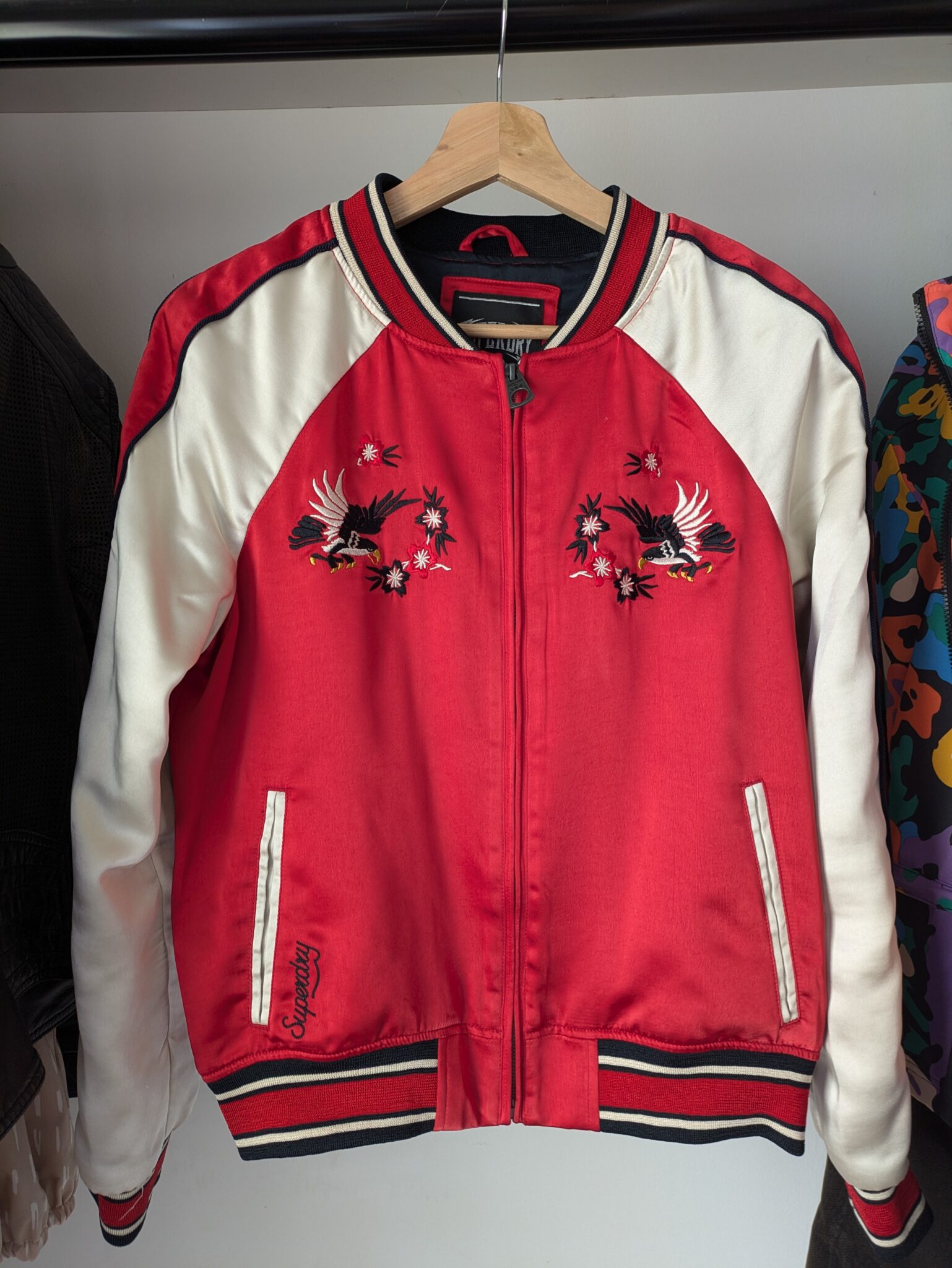 Featured image for Bomber en satin Superdry en satin