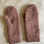 Featured thumbnail for Aritzia lined mittens (Main Character)
