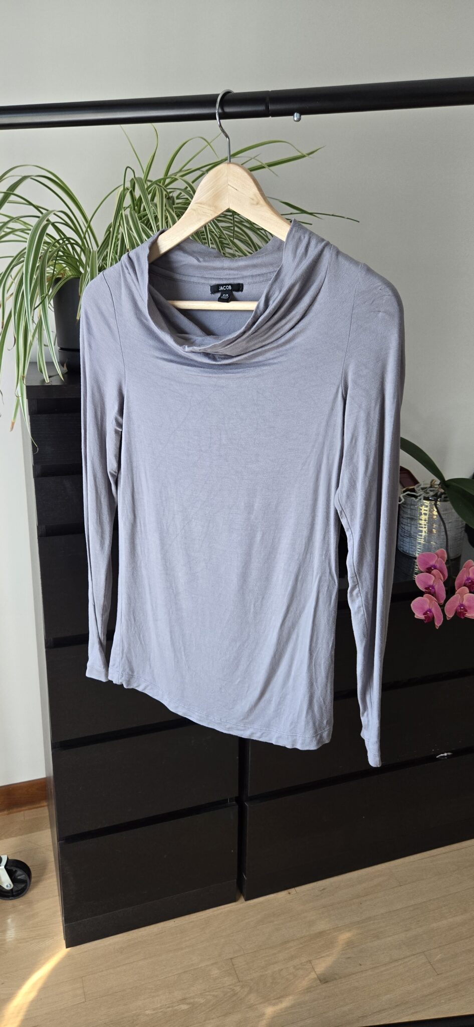 Featured image for Colle roulé gris
