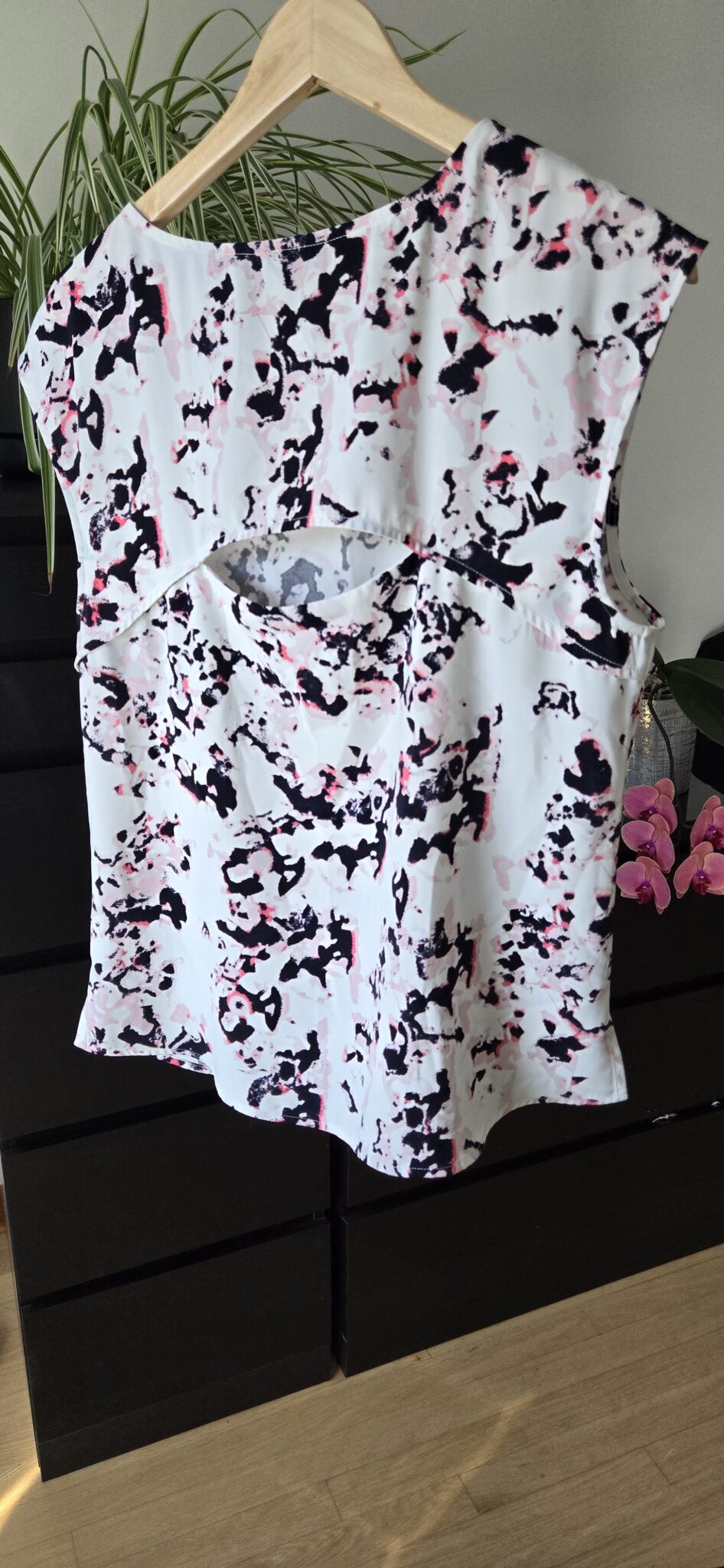 Image for Blouse Blanche avec motif marbré (Noir et Rose) - Ouverture au dos