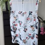 Thumbnail for Blouse blanche avec motif de fleur (vert, rouge, rose, ocre)