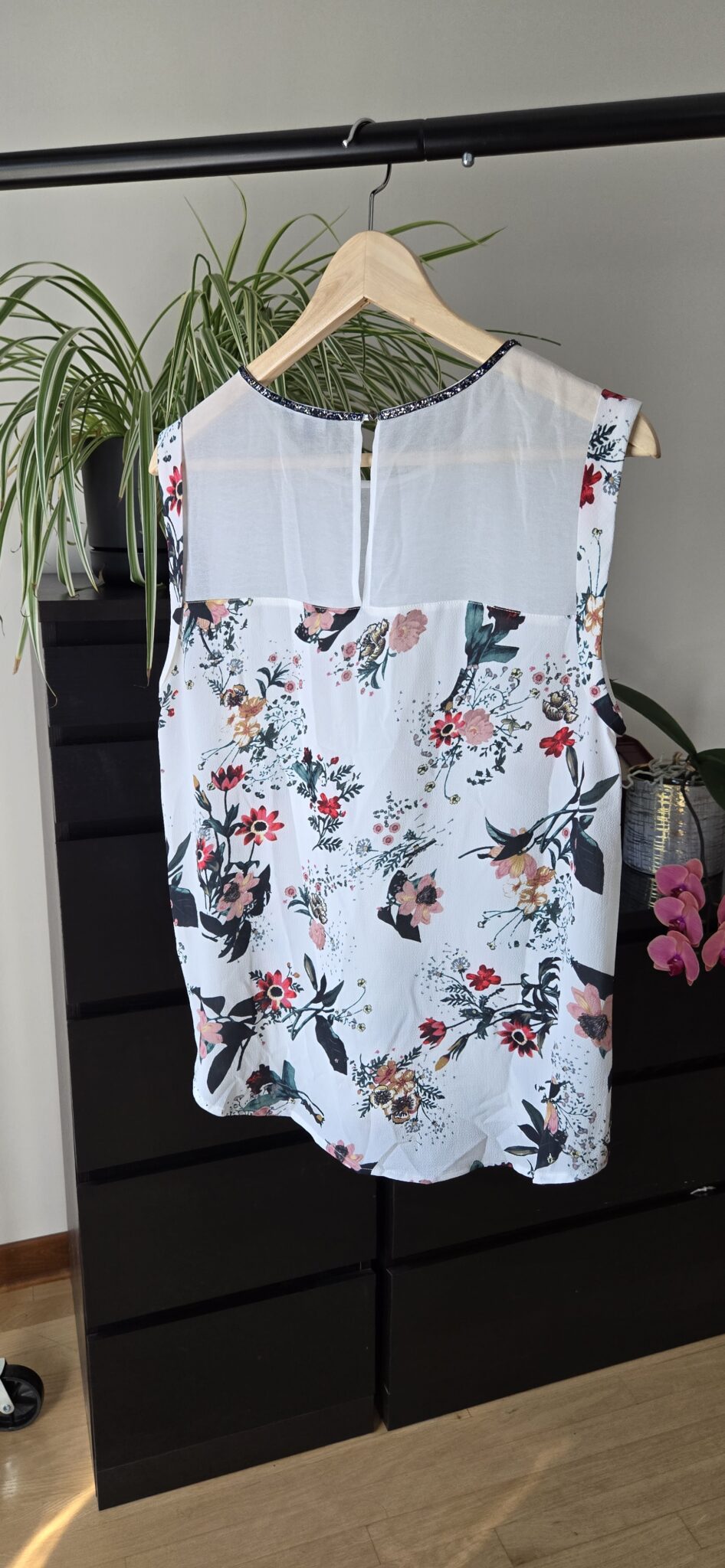 Image for White blouse with flower motif (green, red, pink, ochre)
