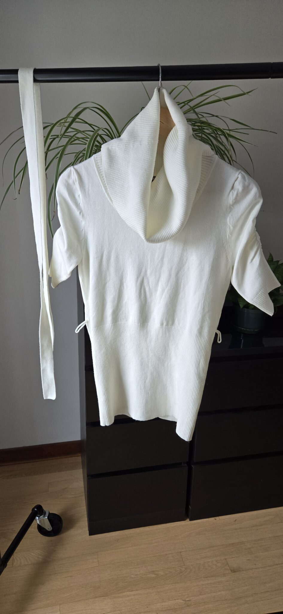 Image for Chandail blanc, grand col roulé - Yoki New York Collection