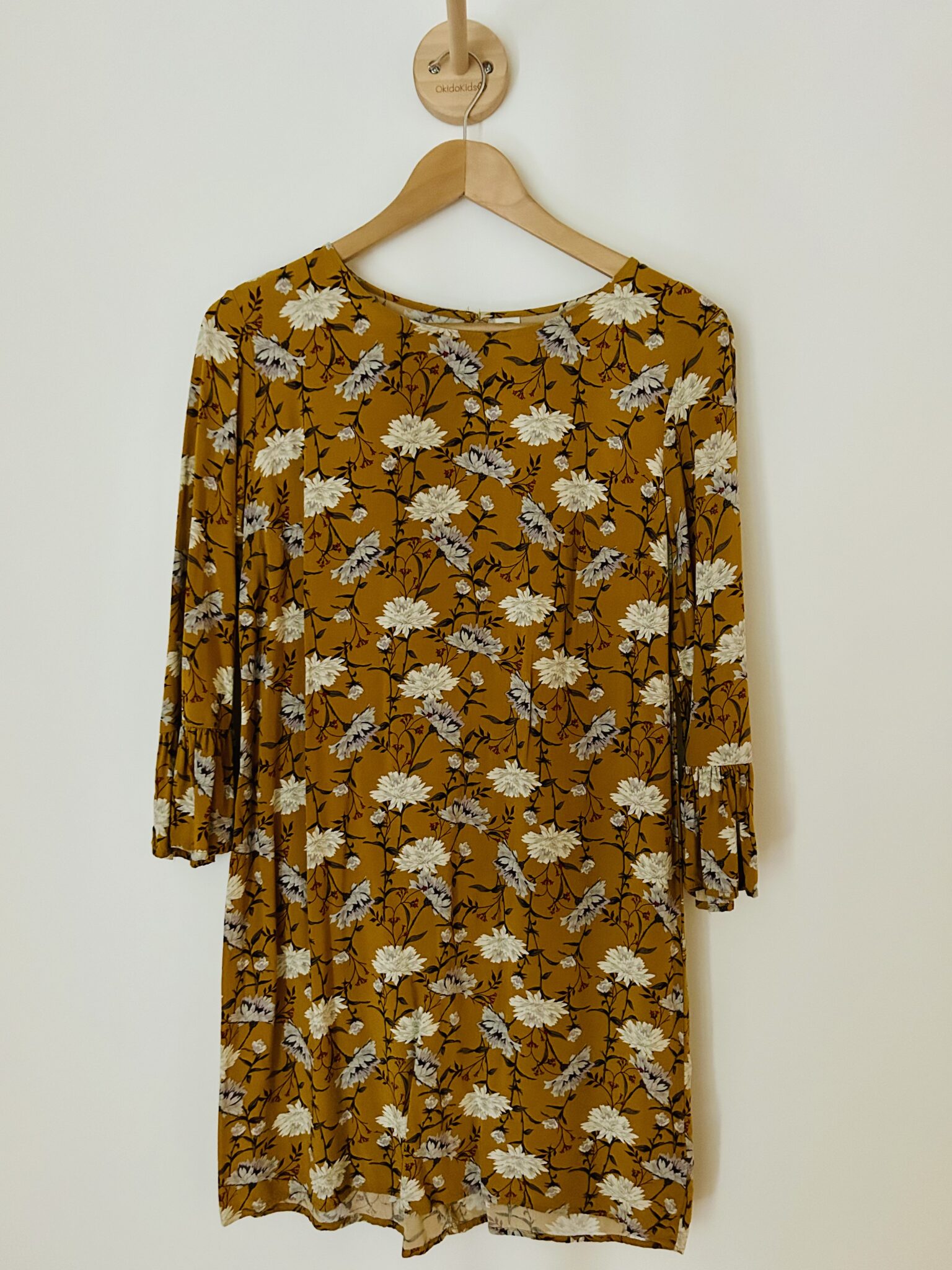 Featured image for Pretty dress with autumn flowers