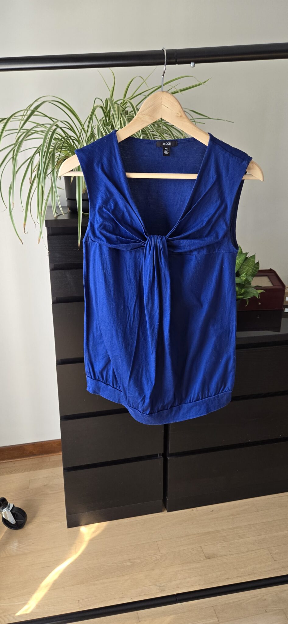 Featured image for Haut sans manche bleu foncé