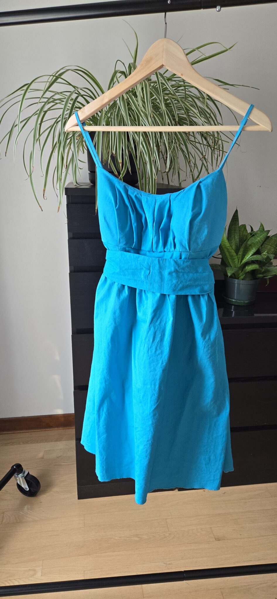 Featured image for Robe turquoise en Lin - Le château