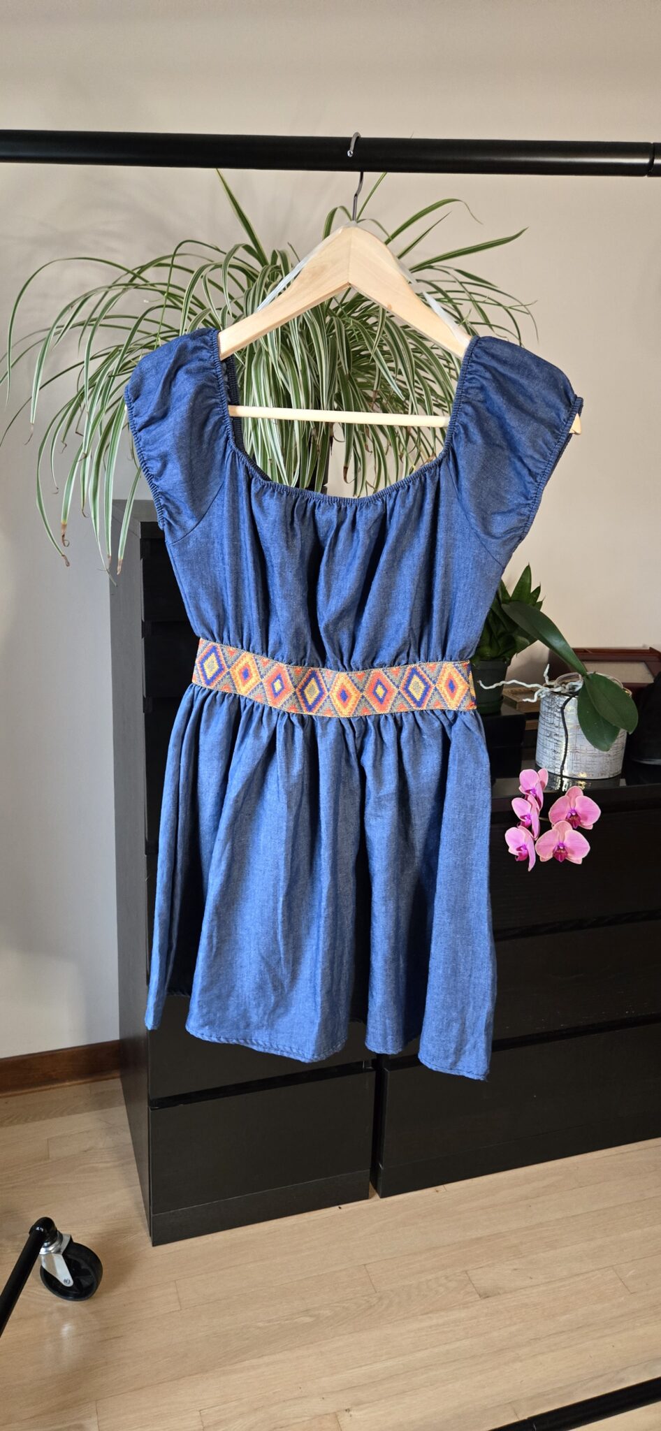 Featured image for Blouse couleur jean - Ceinture Chevron