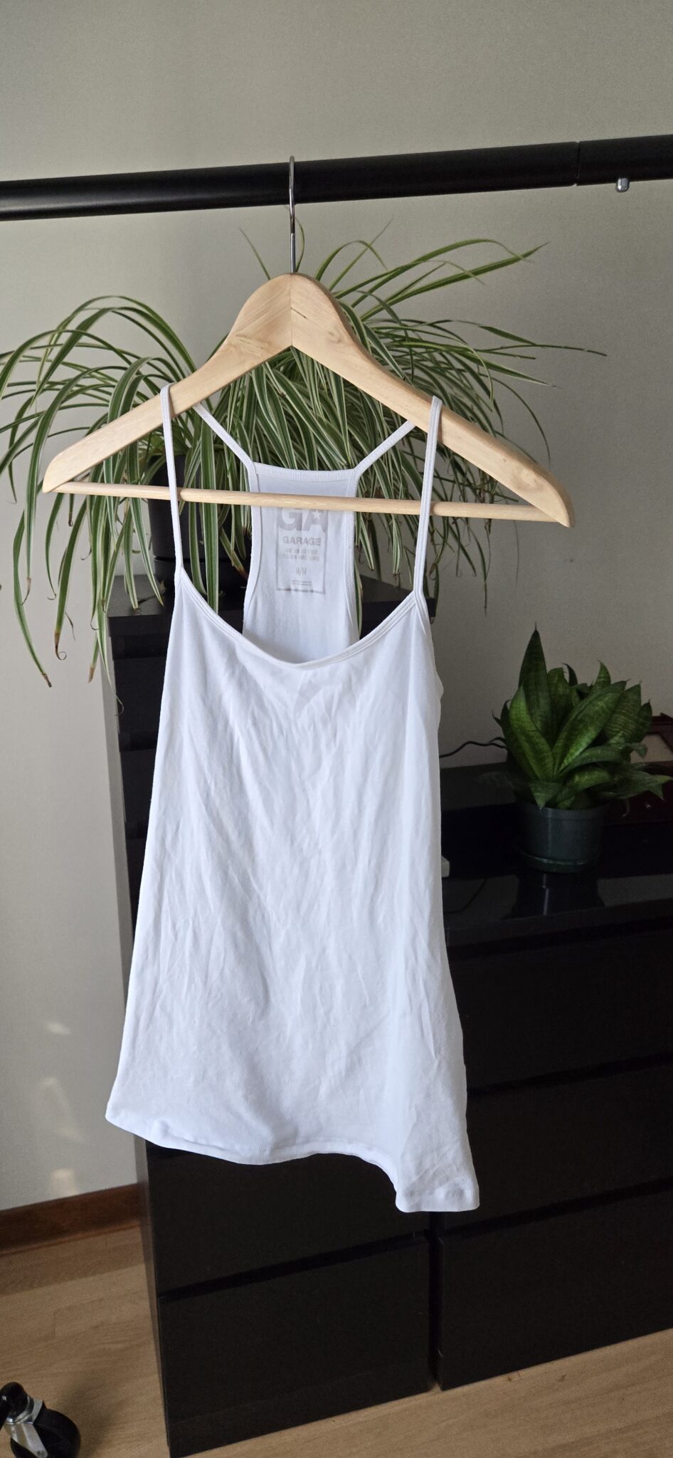 Featured image for Camisole blanche le garage