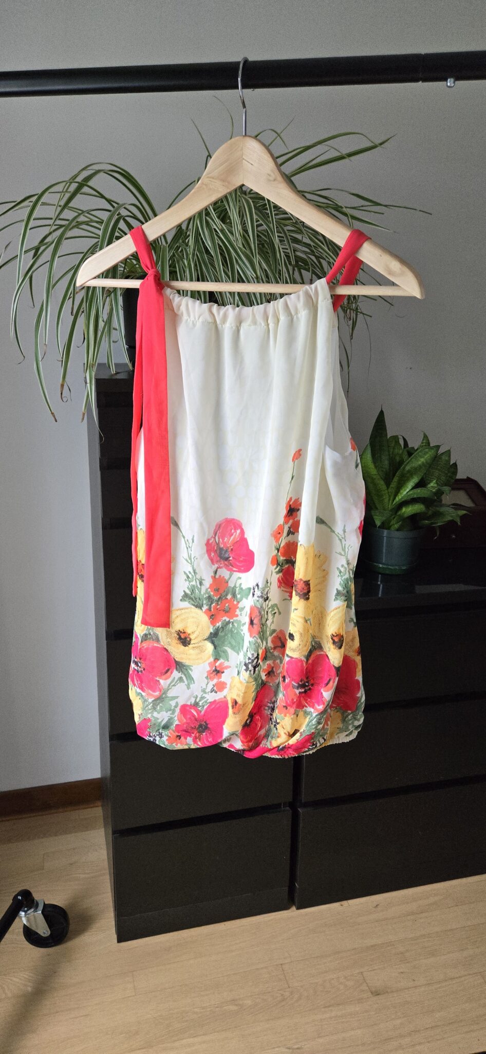 Image for Camisole jaune pâle avec ruban comme bretelles