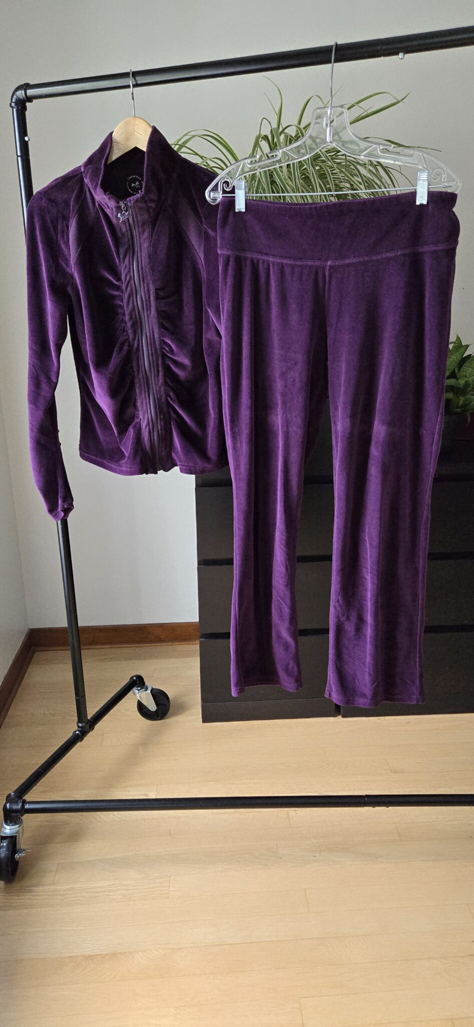 Featured image for Ensemble Sport Vintage (Année 2000) - Velour Violet