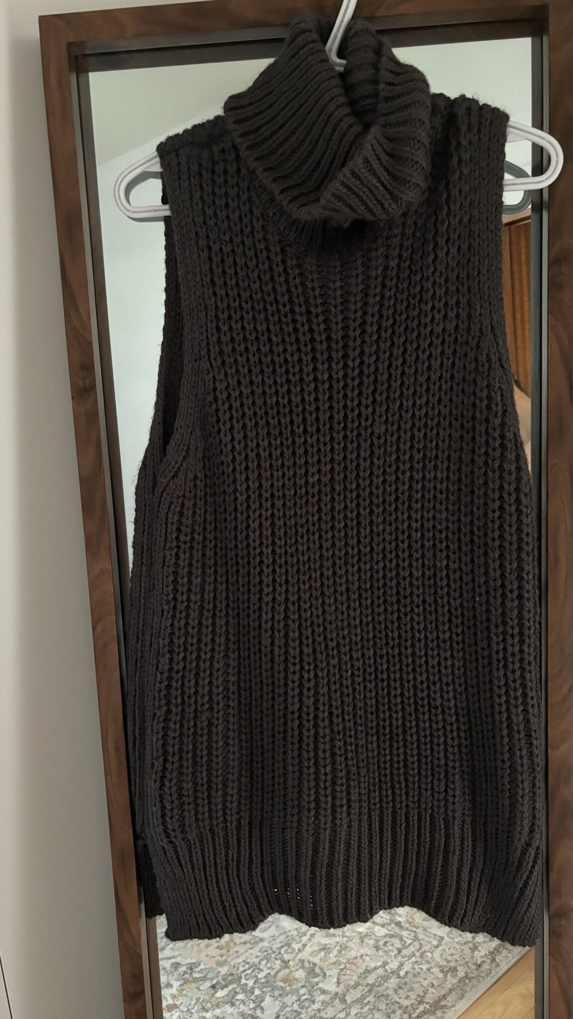 Featured image for Veste en tricot gris foncé