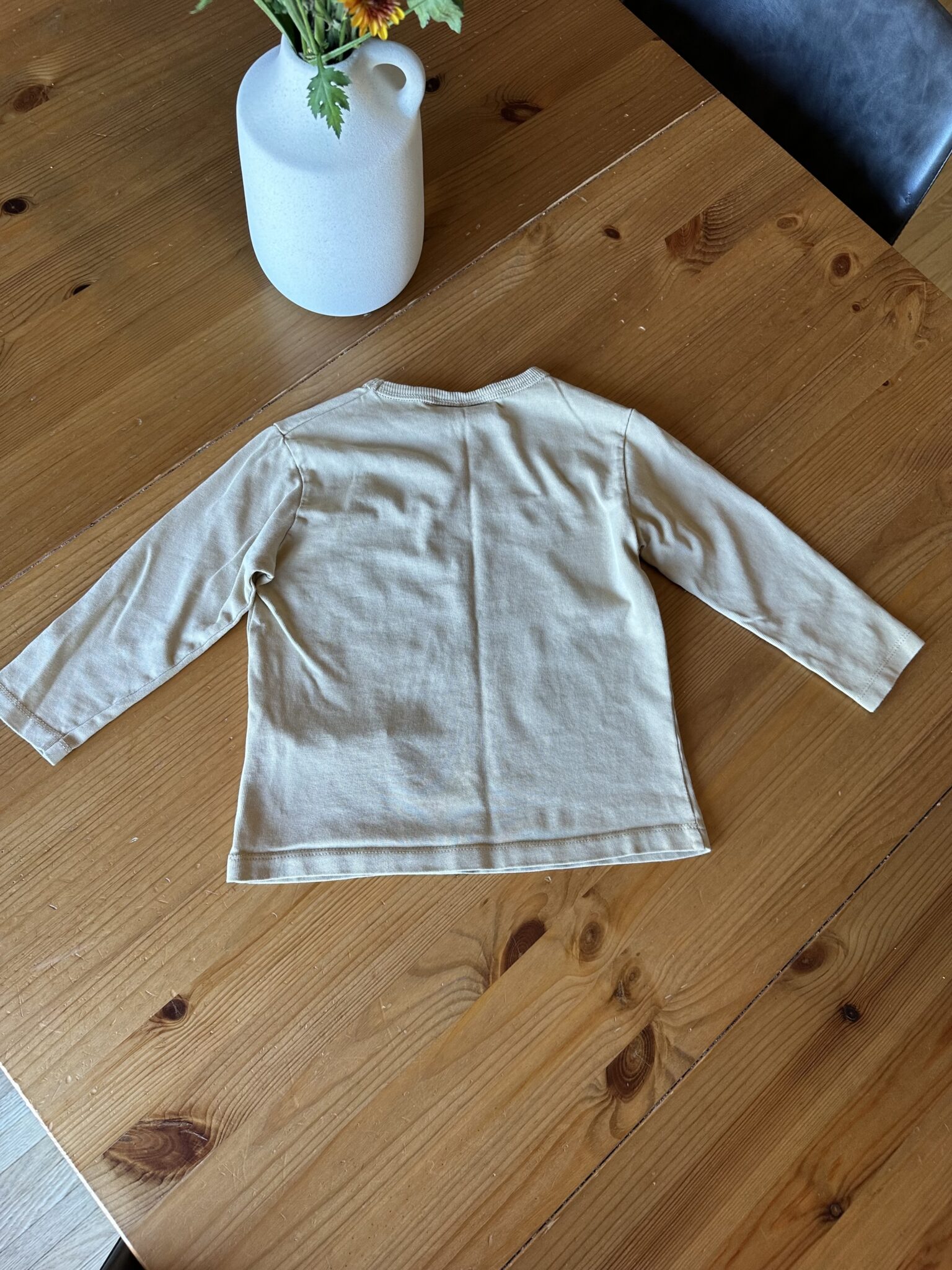 Image for Manches longues beige avec écritures