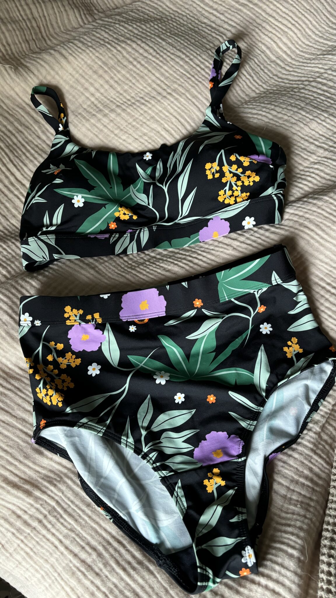 Featured image for Bikini marque from rachel