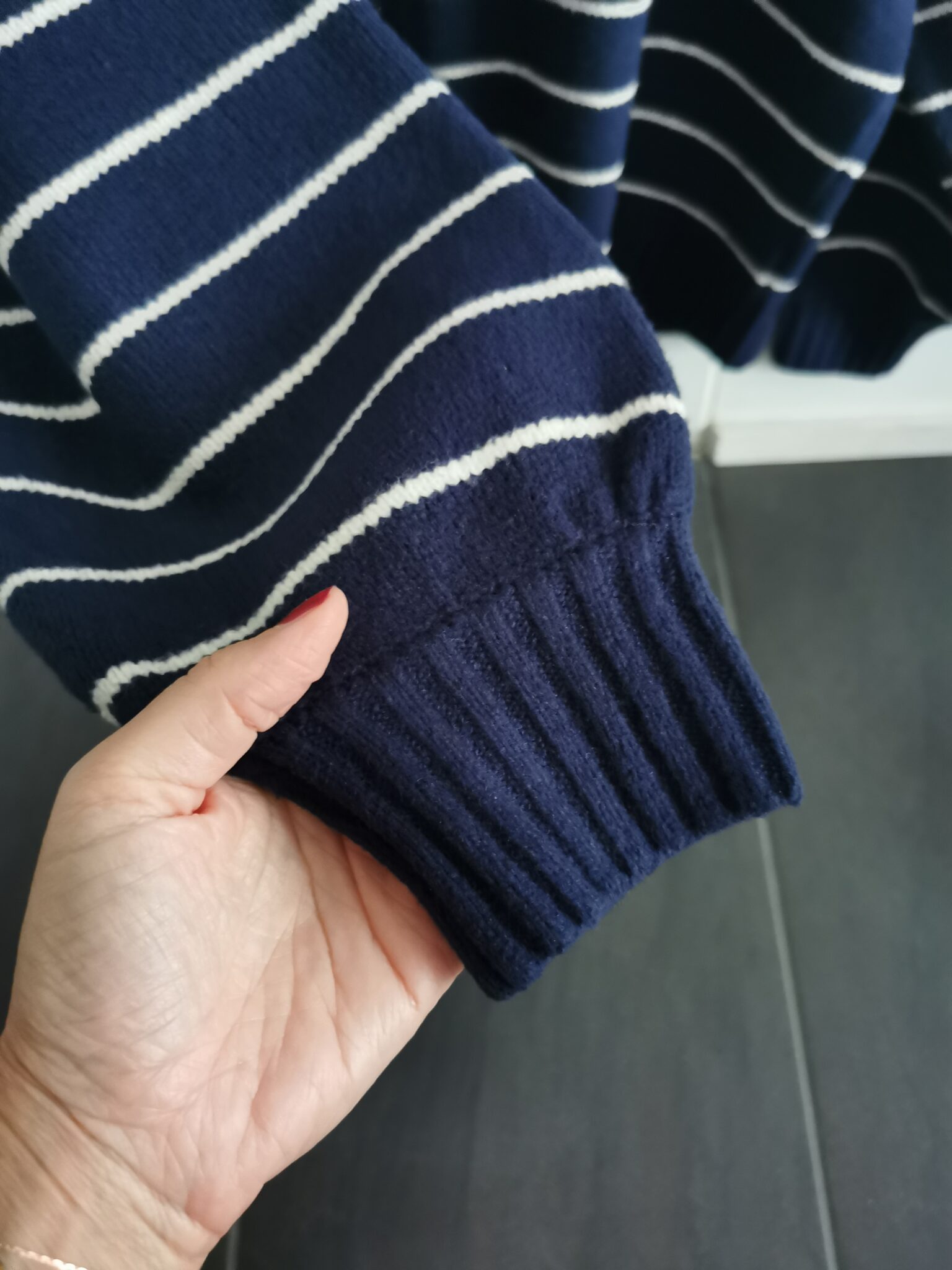 Image for Chandail rayé col montant bleu marine et blanc