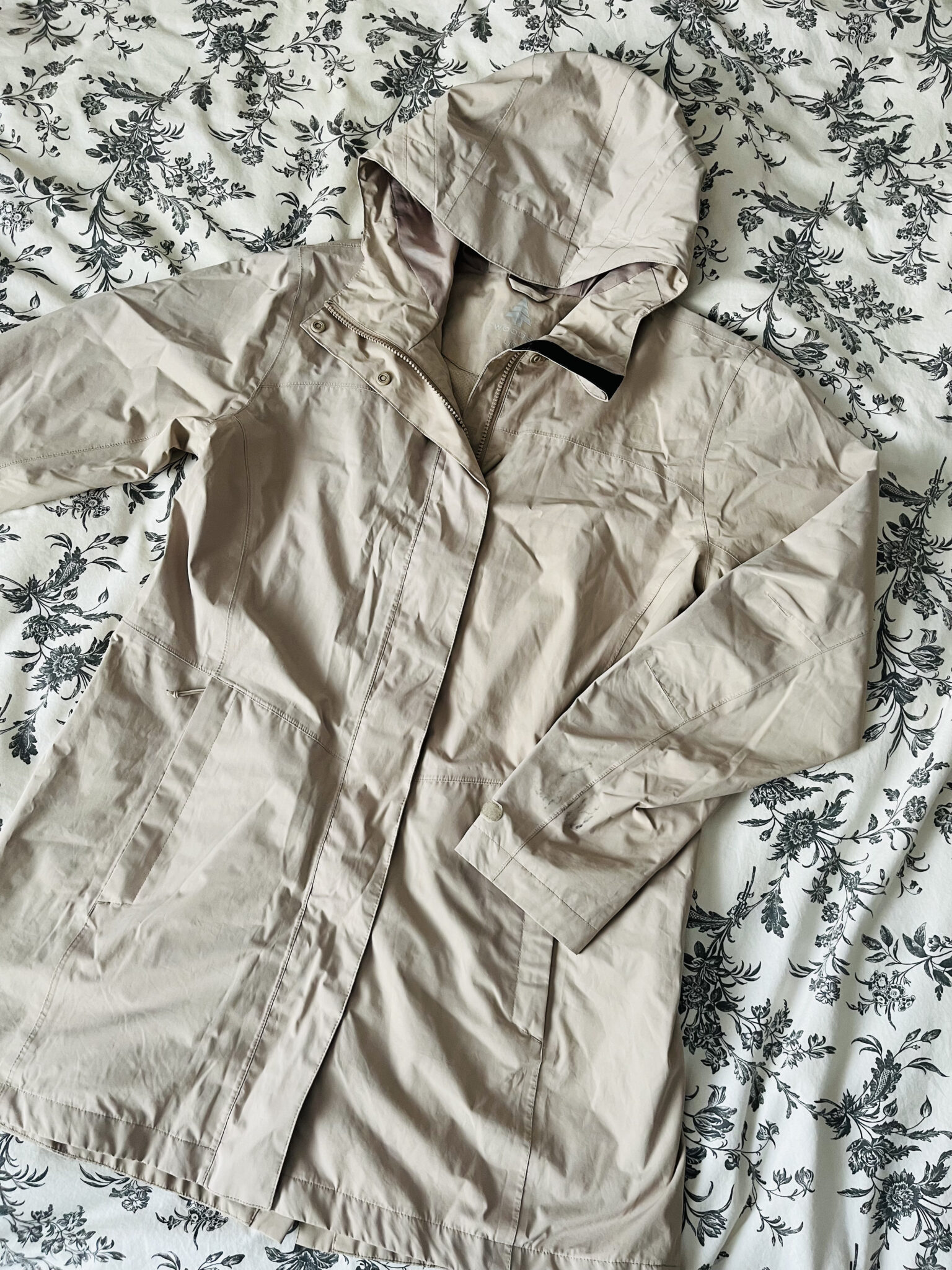 Featured image for WOODS beige waterproof windproof coat (L)