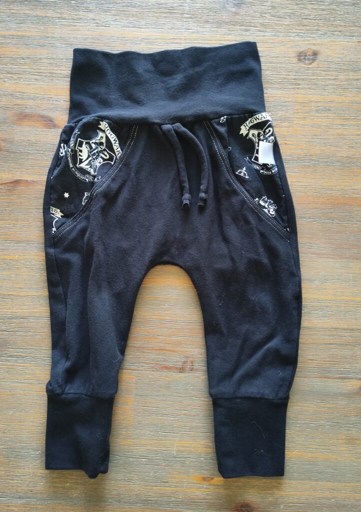 Featured image for Evolving trousers 6-12 months