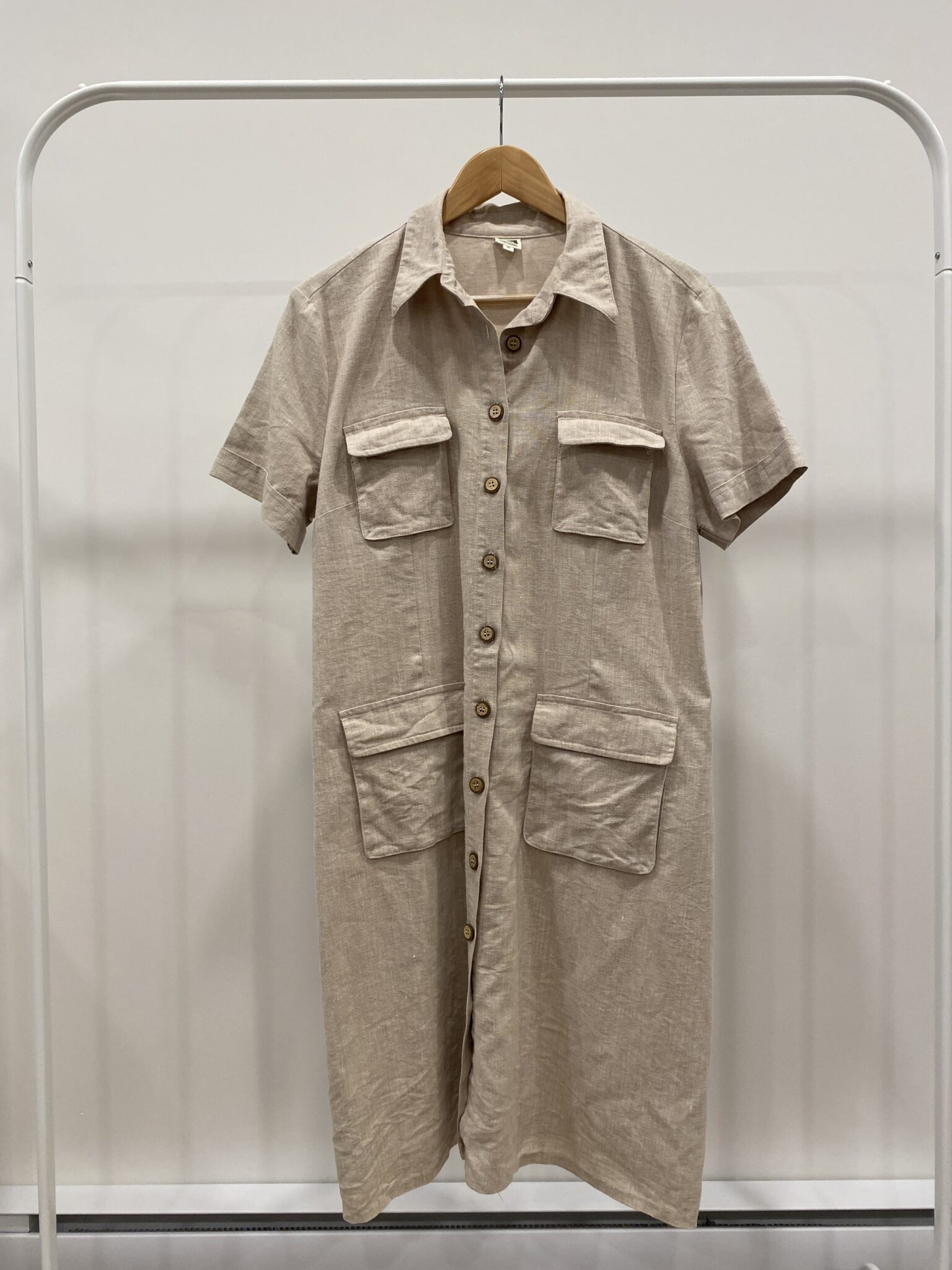 Featured image for Robe beige faite au Canada