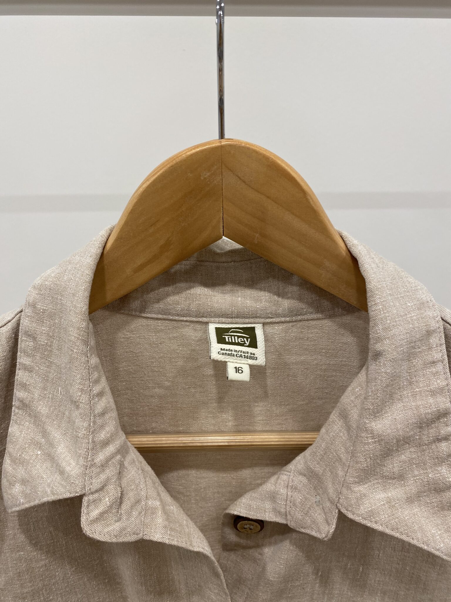 Image for Robe beige faite au Canada