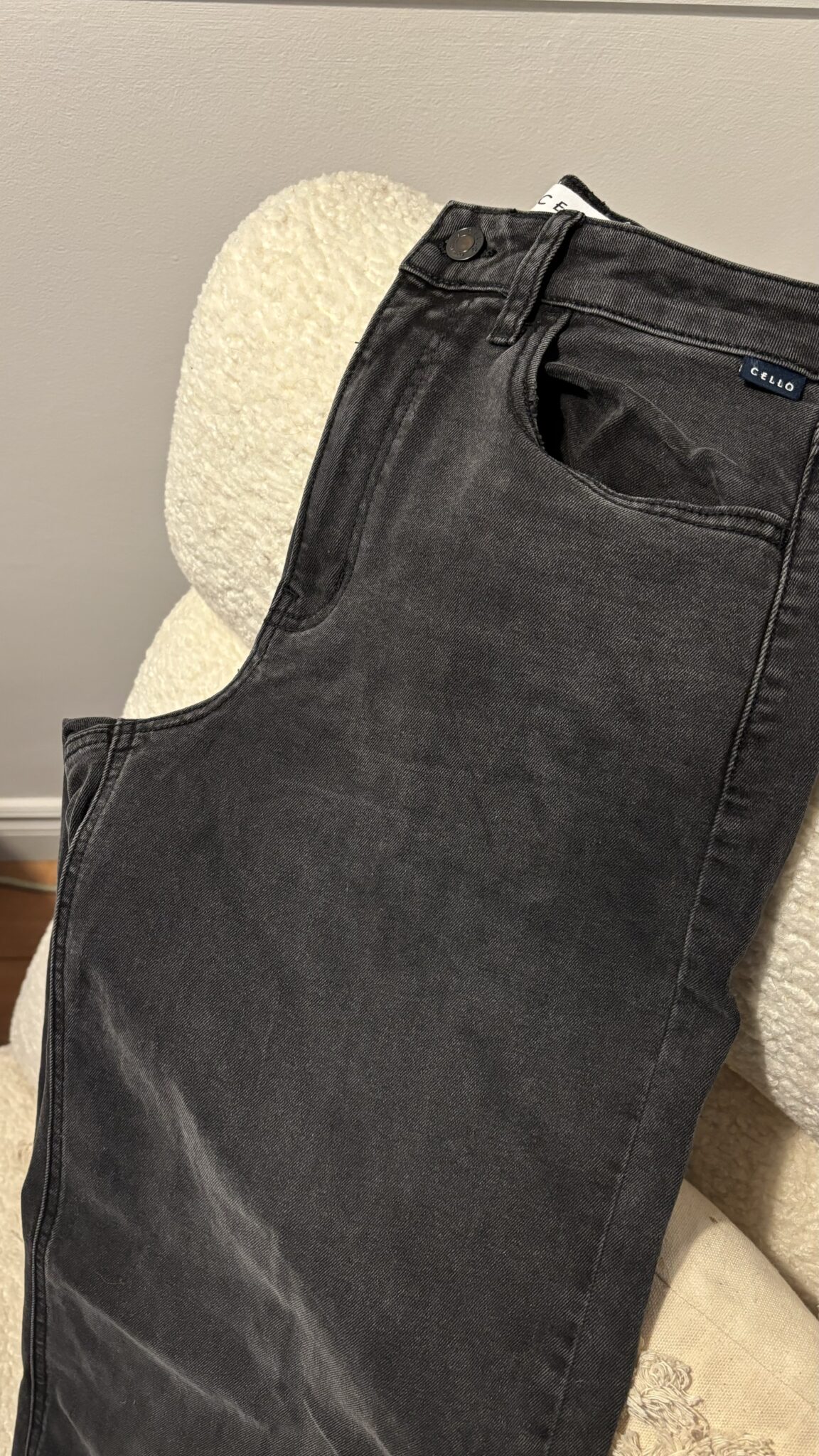 Featured image for Jeans gris foncé jambe large