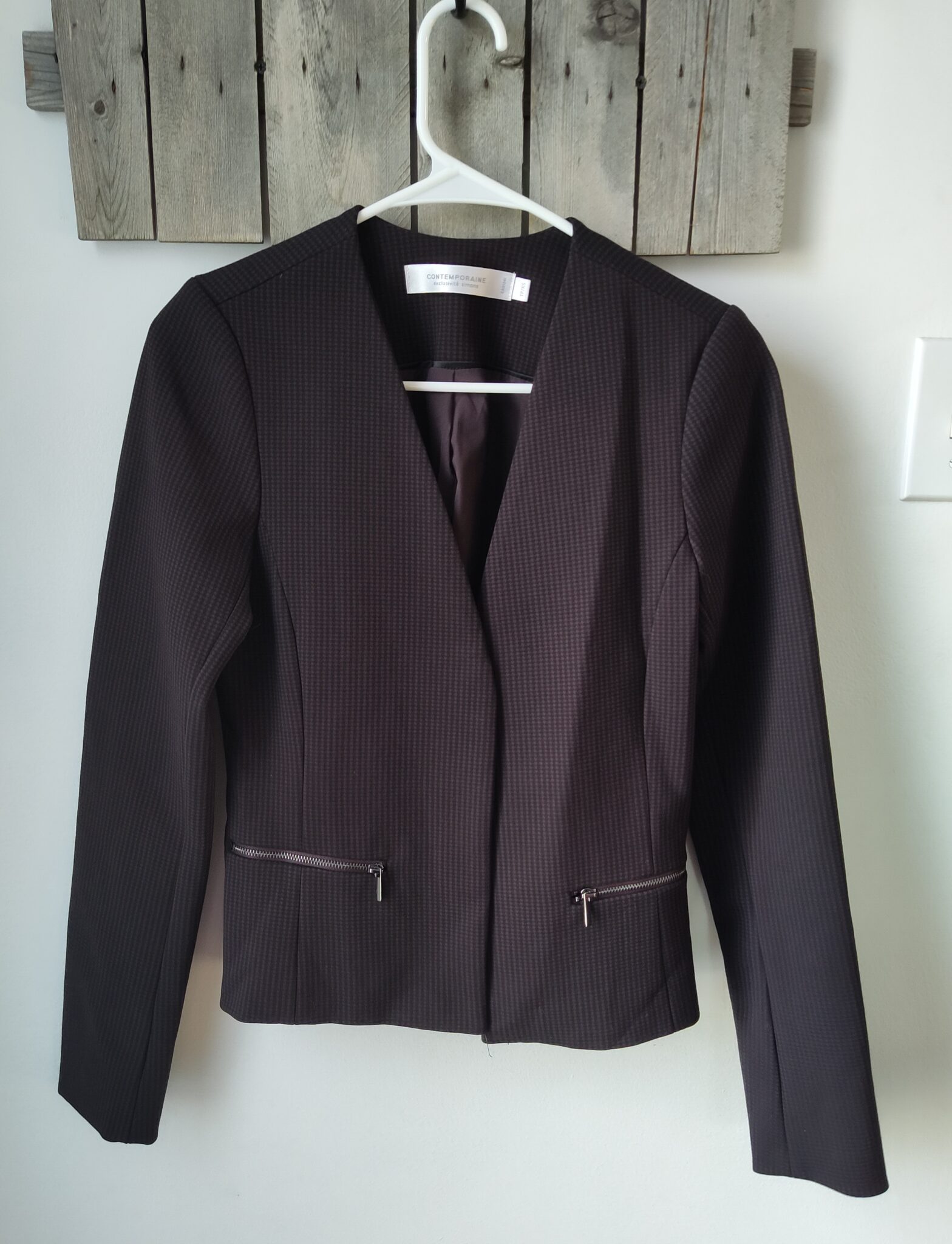 Featured image for Veston Contemporaine