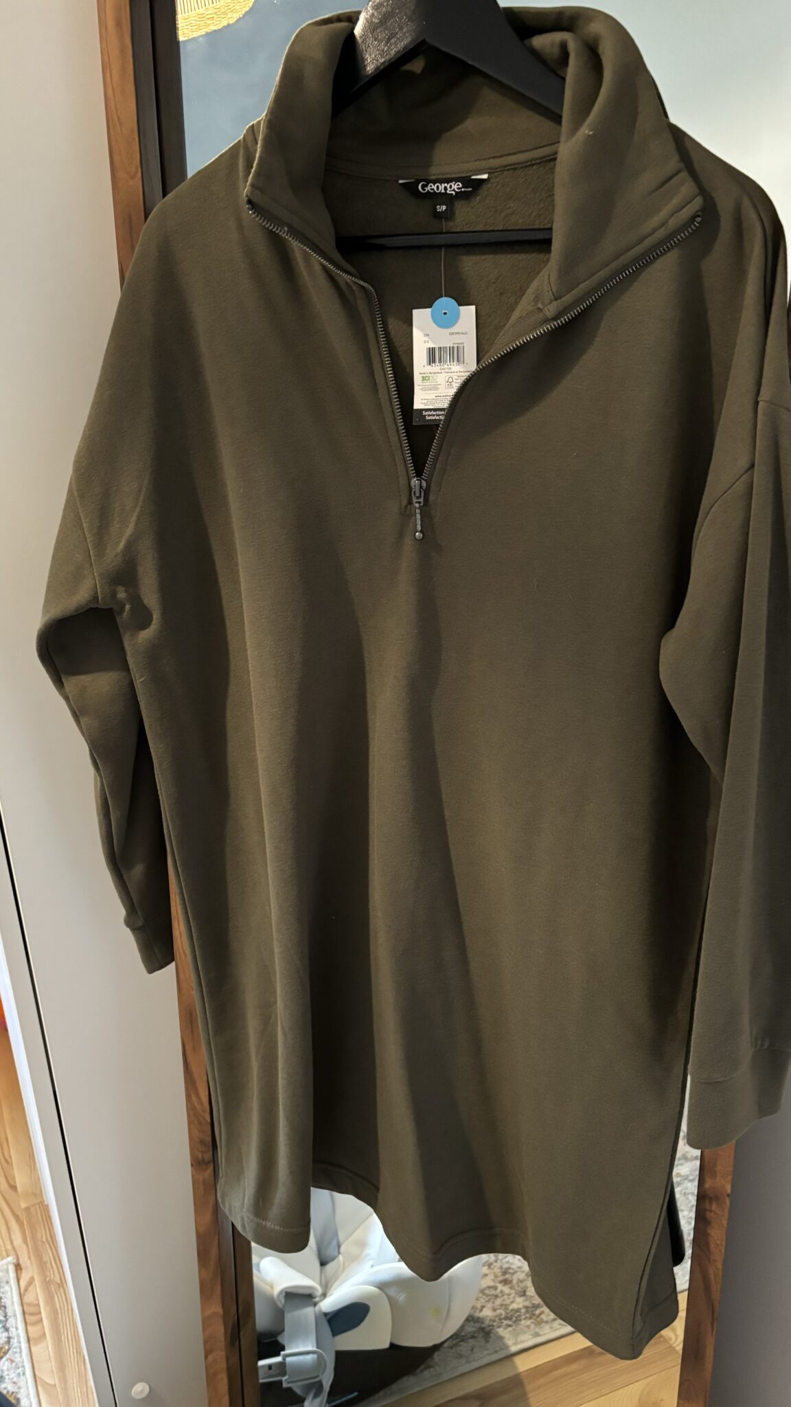 Featured image for Robe kaki avec zip