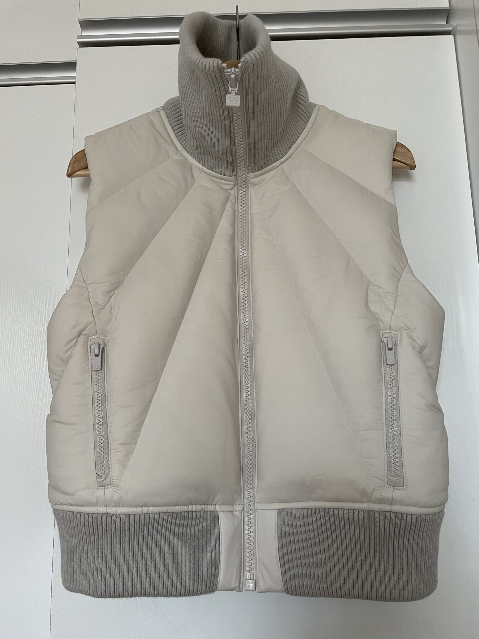 Featured image for Sleeveless jacket