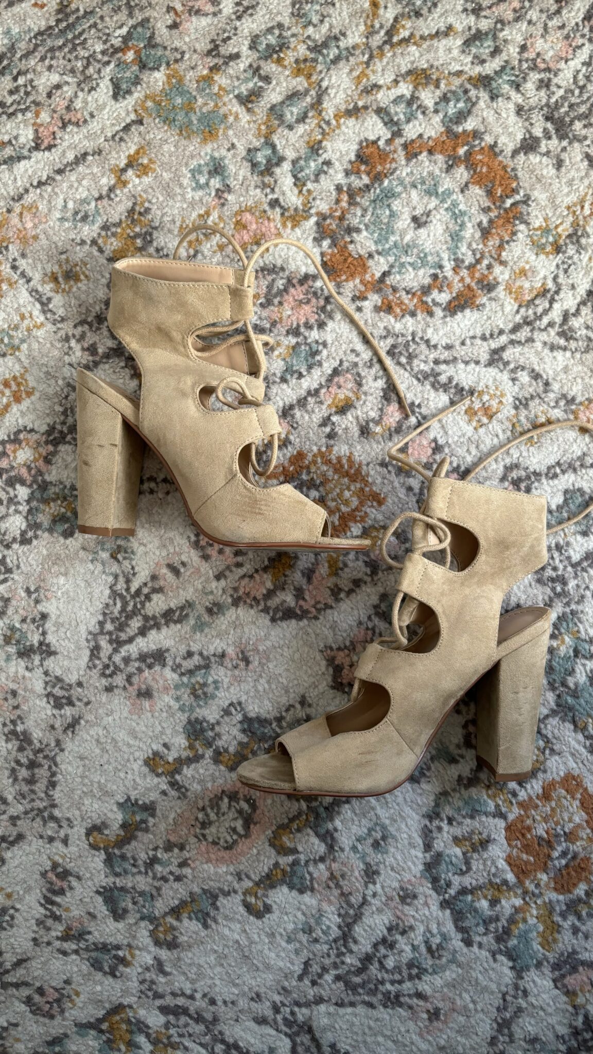 Featured image for Talons hauts beige à lacet