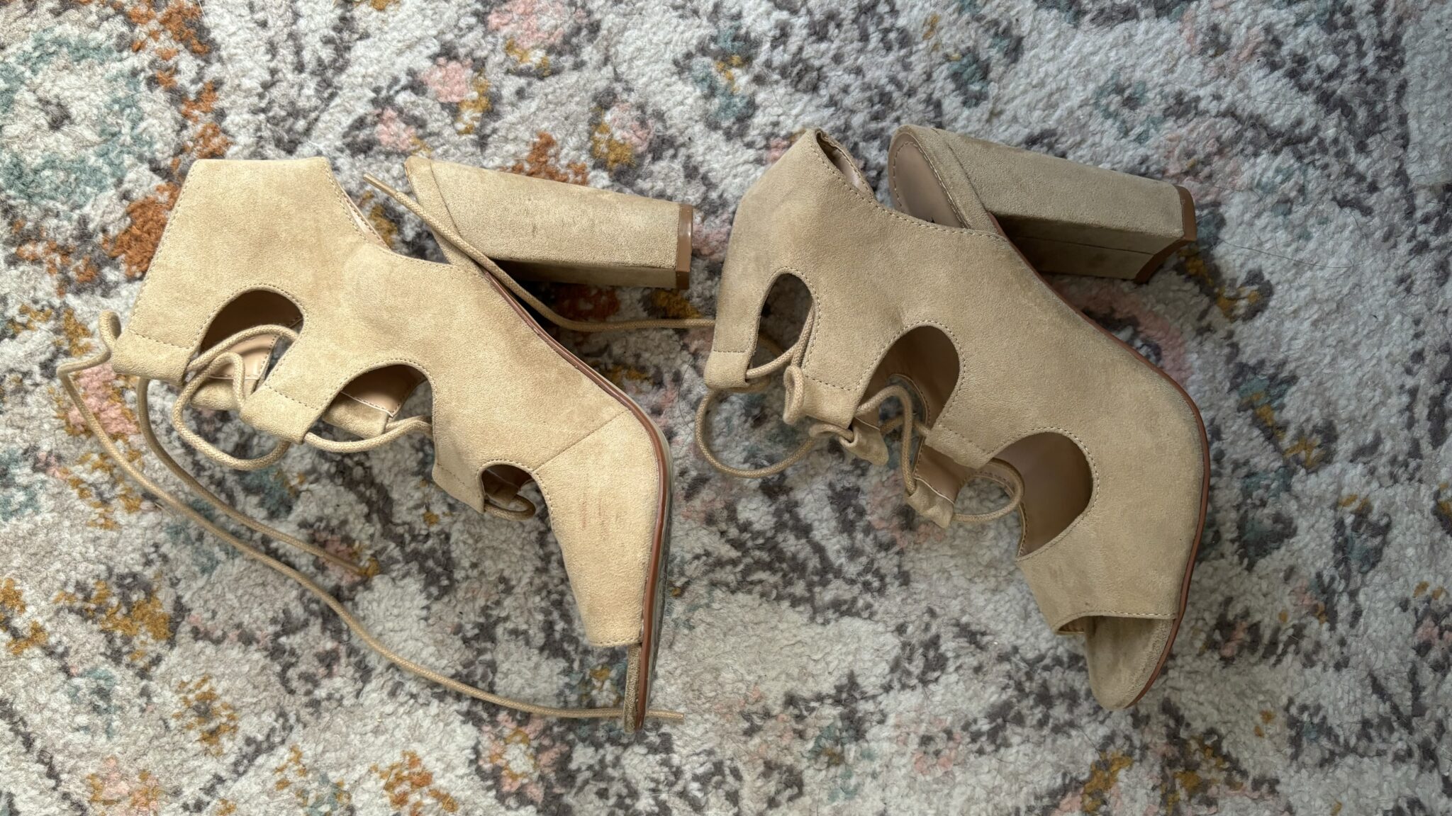 Image for Talons hauts beige à lacet