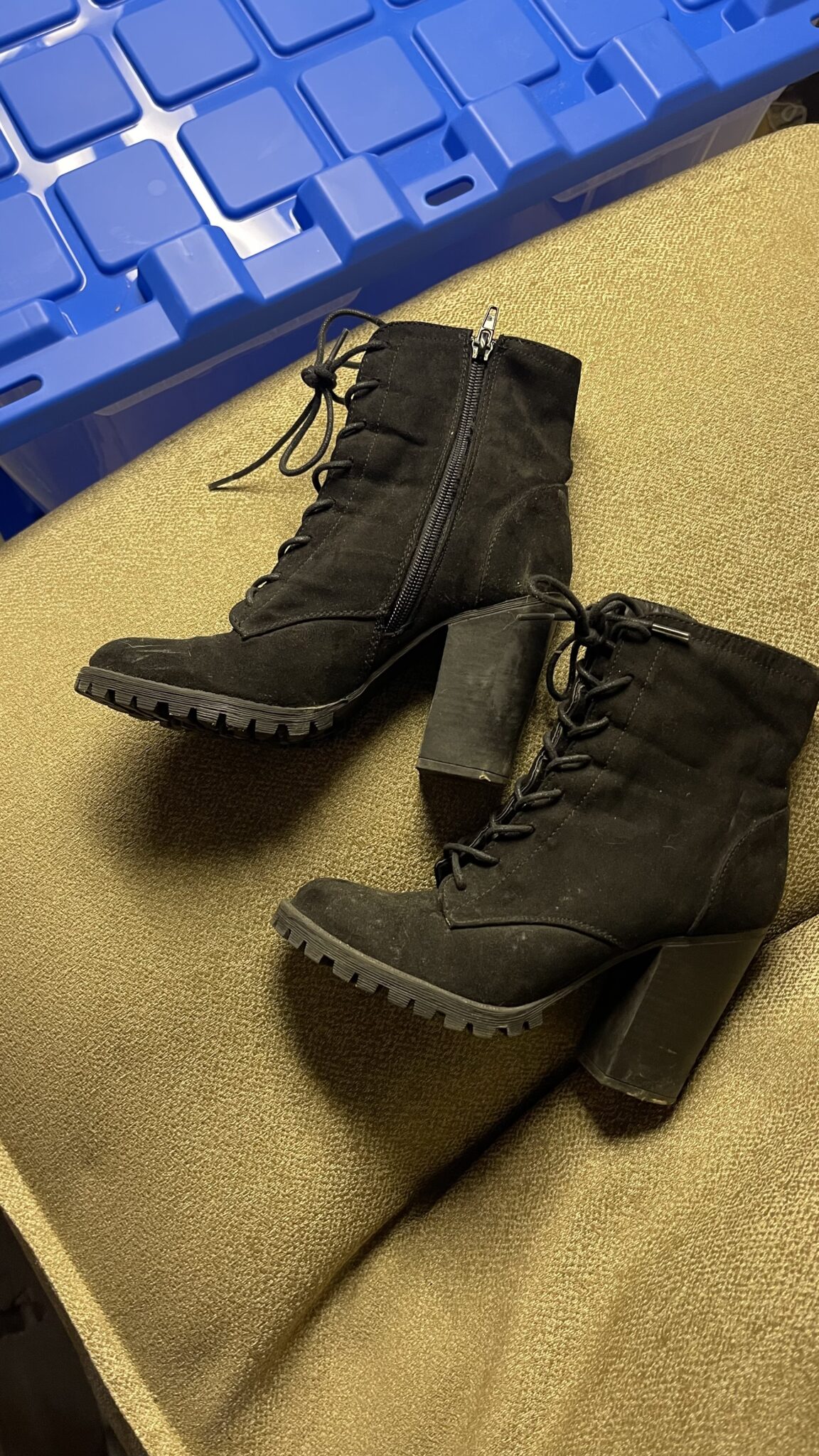 Featured image for Bottines à talon à lacet