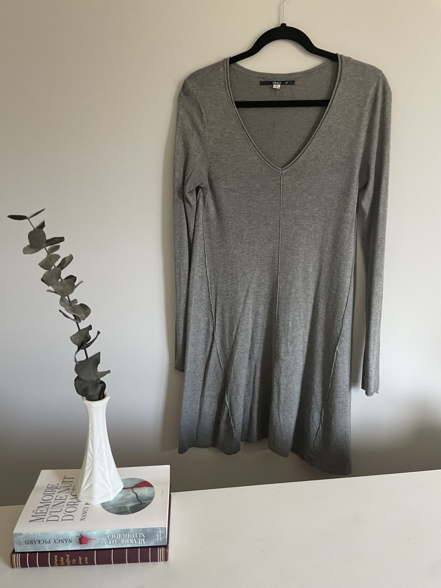 Featured image for Grey long-sleeve dress