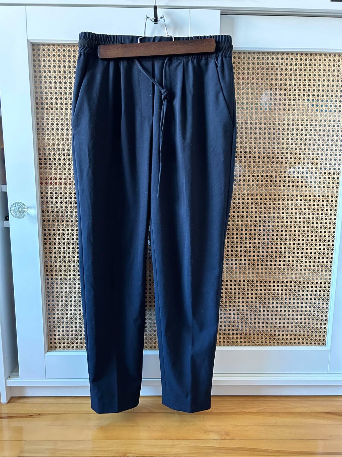 Featured image for pantalons marine ZARA