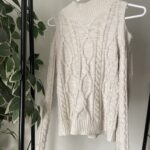 Featured thumbnail for Pull épaule nu