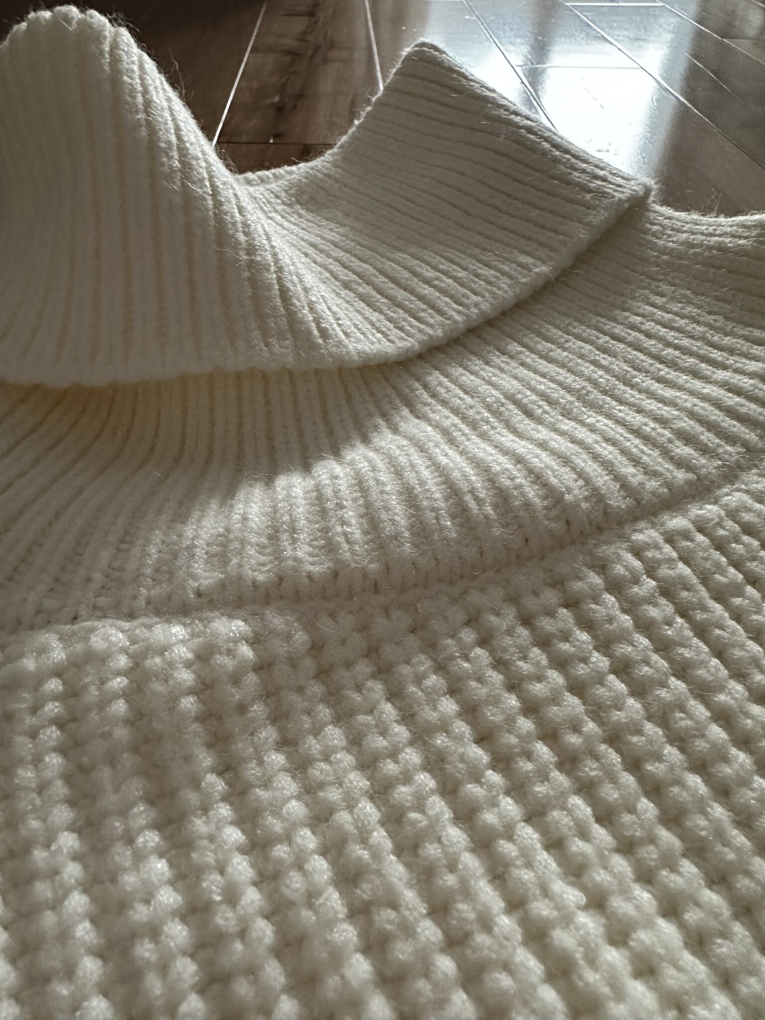 Image for Pull Womance Crème Small