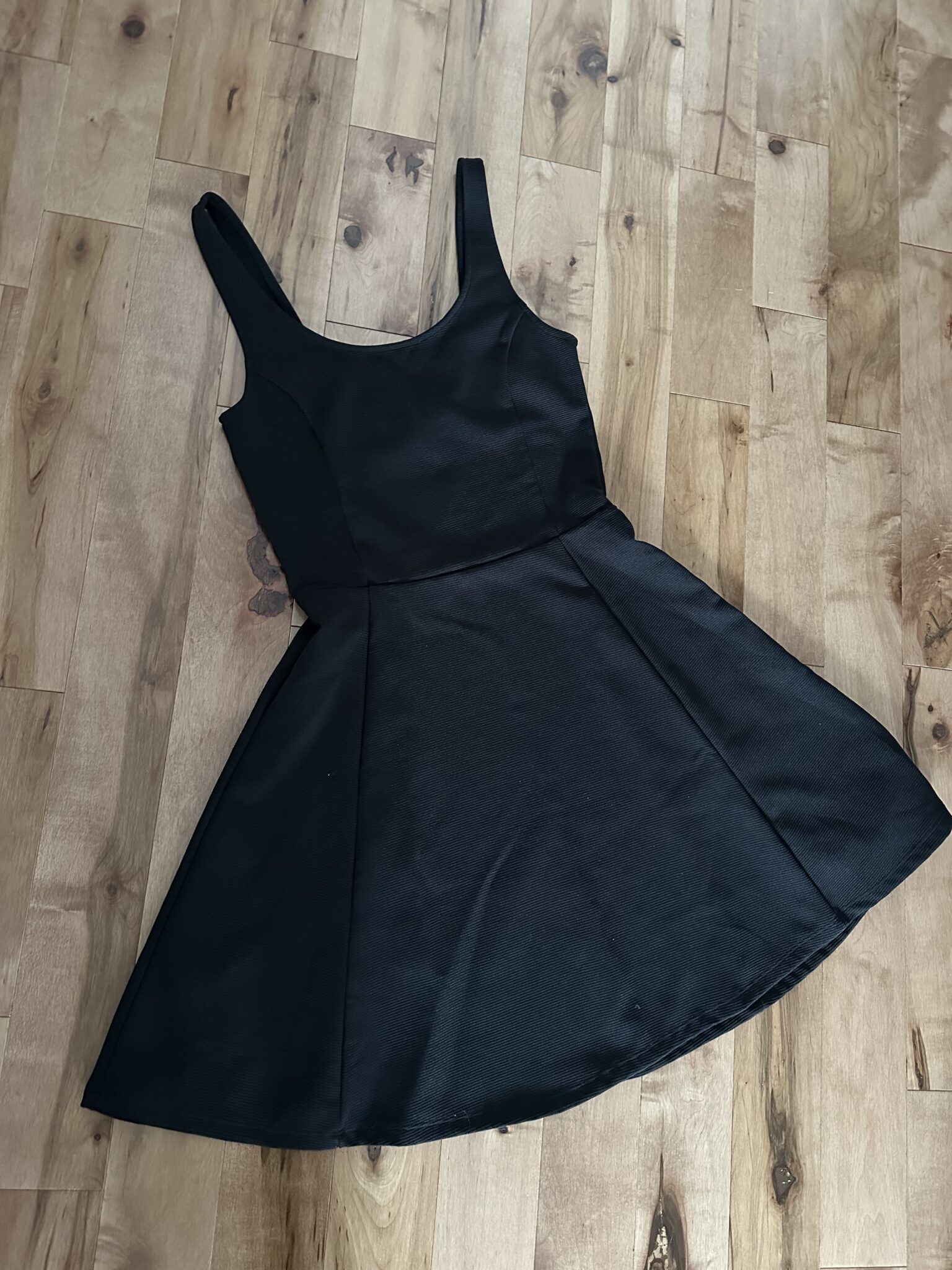 Featured image for Robe noire small