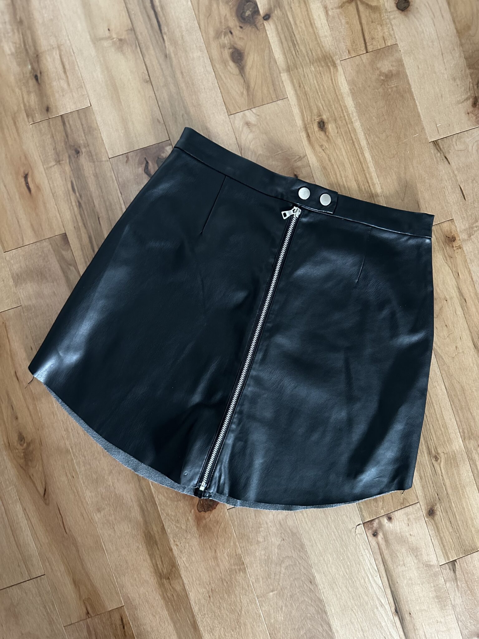 Featured image for Jupe faux cuir noir Small