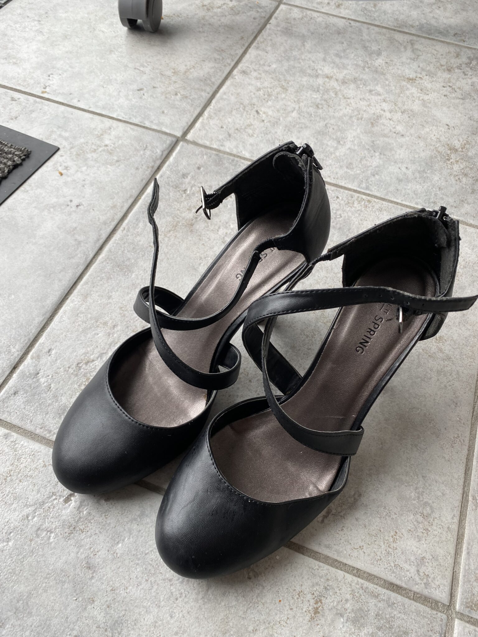 Featured image for Souliers talons hauts type sandales